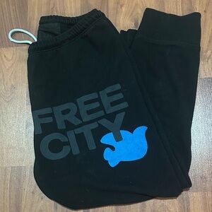FREE CITY- 3/4 sweats